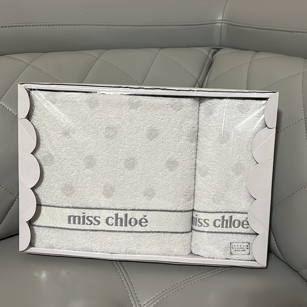 Miss Chloe face/hand towel